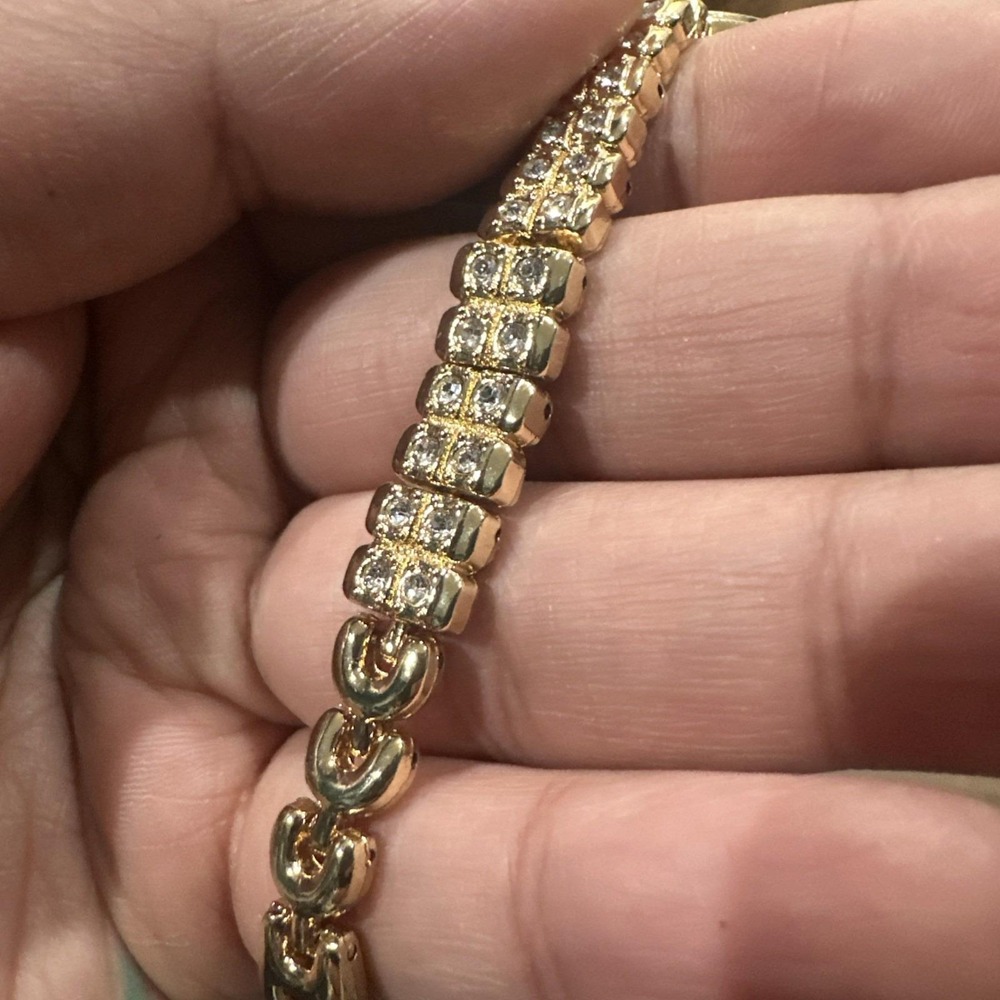 New Ladies Watch Gold Tone Teardrop Shaped Crystal Encrusted Dainty 22mm Fit 8in - Picture 7 of 11